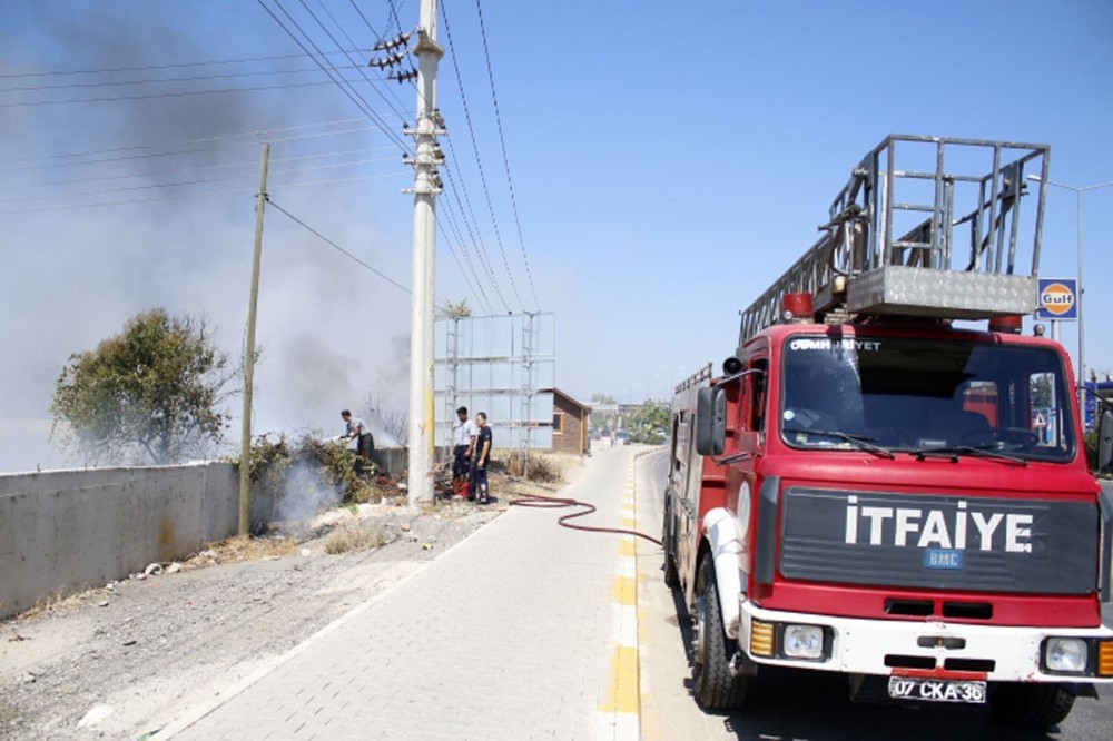 Antalya’da ot çalı yangını korkuttu