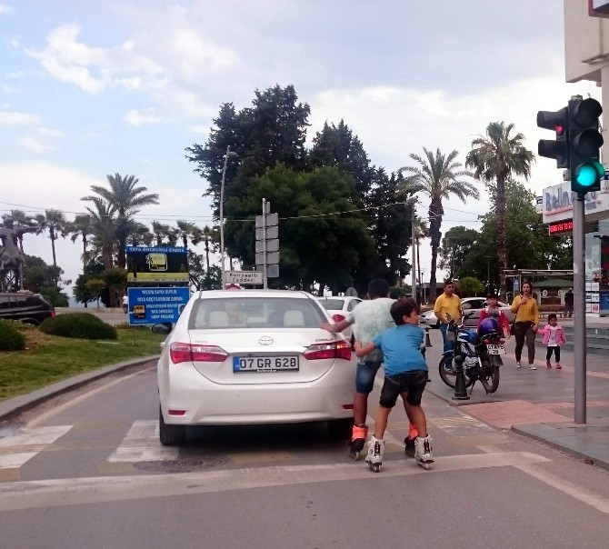 Antalya’da Patenli Çocukların Tehlikeli Yolculuğu