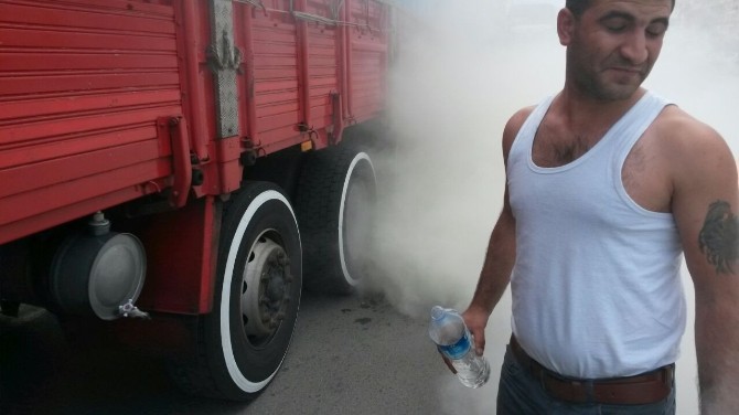 Antalya’da seyir halindeki kamyonda yangın çıktı