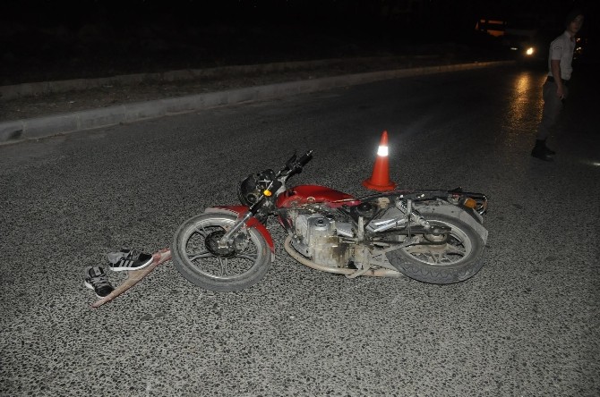 Antalya'da ters yöne giren motosiklet otomobil ile çarpıştı: 1 ölü