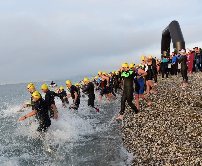 Antalya’da Triatlon Orta Mesafe Türkiye Şampiyonası