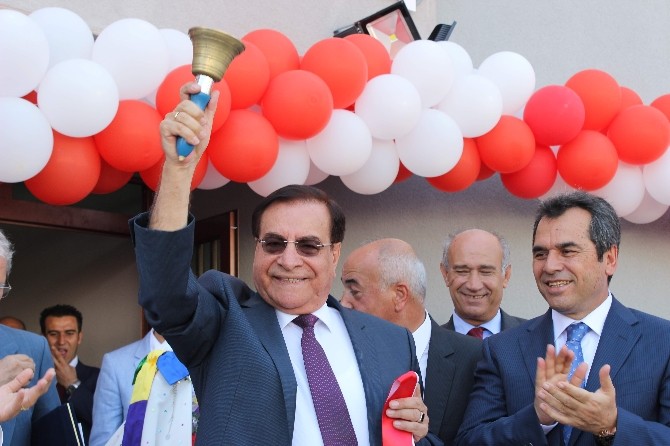 Antalya'da yeni okulun ilk ders zili çaldı