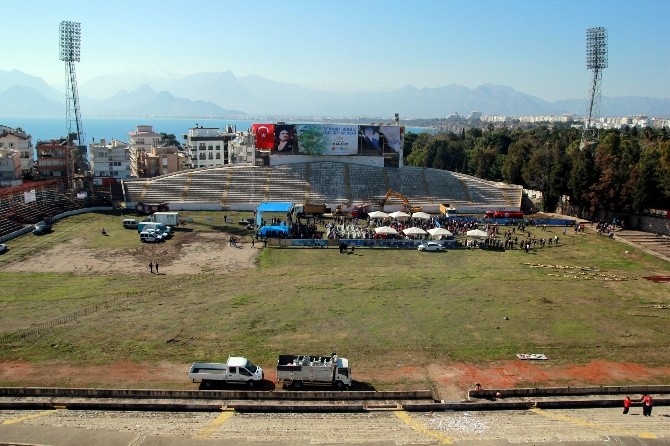 Antalya’nın Yarım Asırlık “Atatürk Stadı” Yıkılıyor
