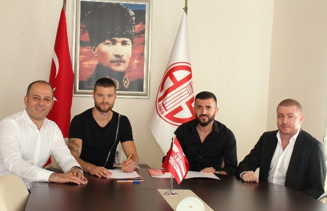 Antalyaspor, Celustka ve Rıdvan'ı renklerine bağladı