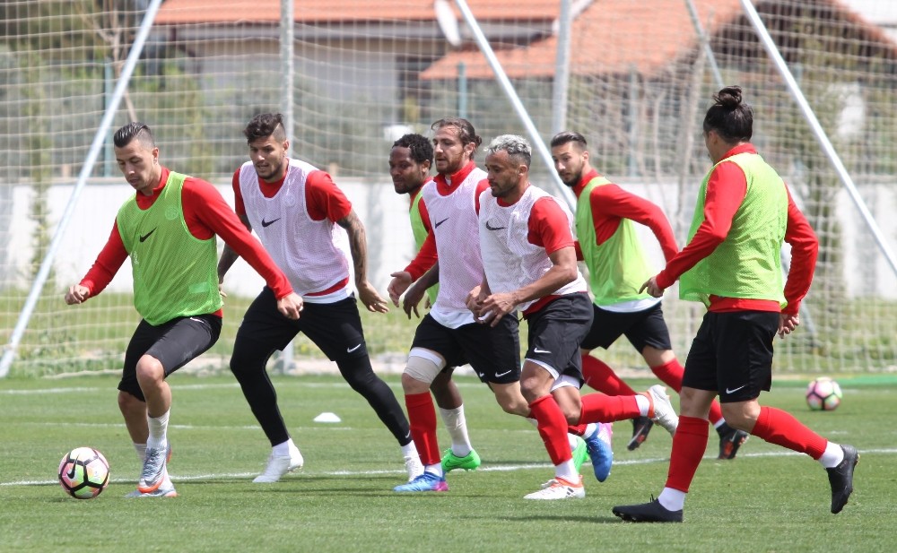 Antalyaspor’da neşeli antrenman
