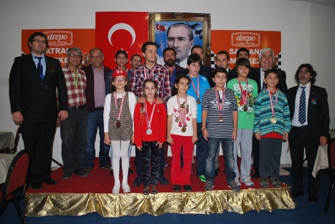 Ata'yı anma satranç turnuvası sonuçlandı