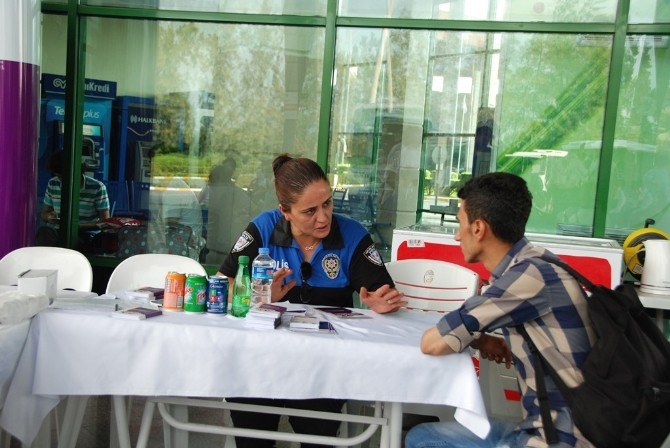 AÜ Kampüsünde “İlk adımda dost eli ” standı açıldı