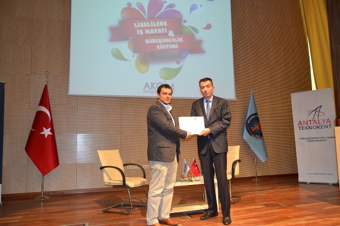 AÜ’den lise öğrencilerine Girişimcilik eğitimi