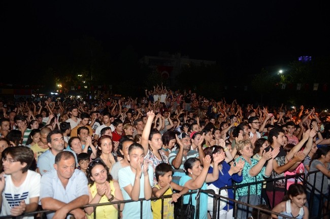 Aynadan unutulmaz konser