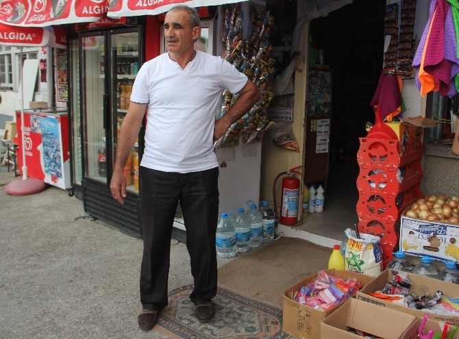 Baba oğul bakkalcıya meydan dayağı