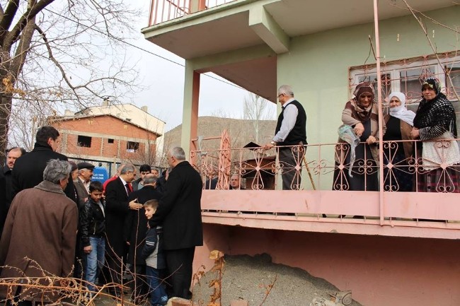 BAKAN ALA’NIN ANNESİ GÖNÜL ALA, OĞLUNU, ARKASINDAN SU DÖKEREK UĞURLADI