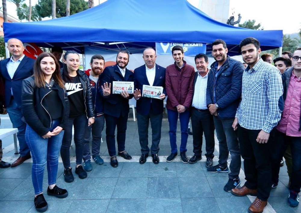 Bakan Çavuşoğlu, referandum çalışmalarını Alanya da sürdürdü