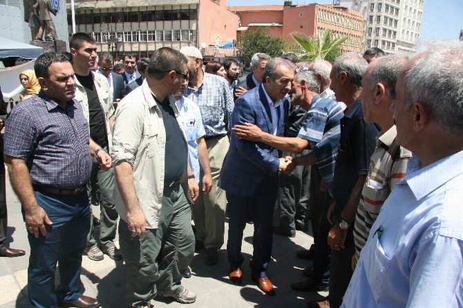 Bakan Eker eylem yapan anneleri ziyaret etti