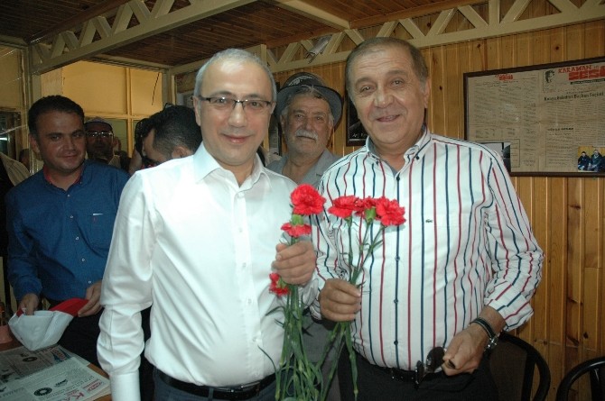 Bakan Elvan'dan kırmızı karanfil