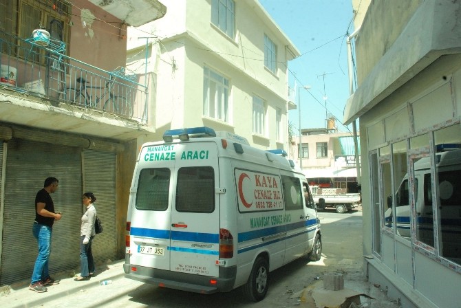 Bakıcısı ile yaşayan yaşlı adam, evinde ölü bulundu