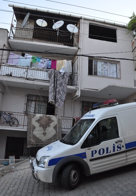 Barıştığı gün eşini öldürdü