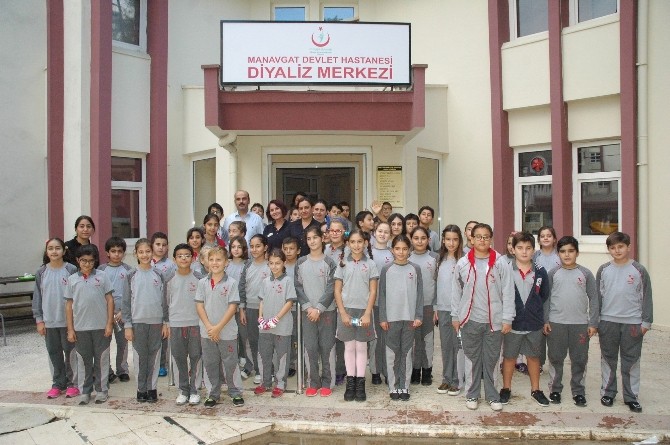 Başarı koleji öğrencileri diyaliz hastalarını ziyaret etti