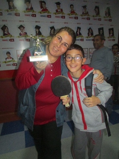 Başarı Koleji velileri masa tenisinde yarıştı