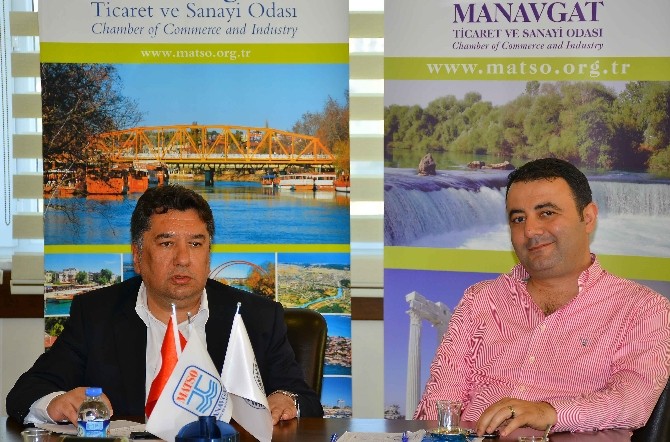 Başarılı iş adamı, genç girişimcilere iş hayatını anlattı