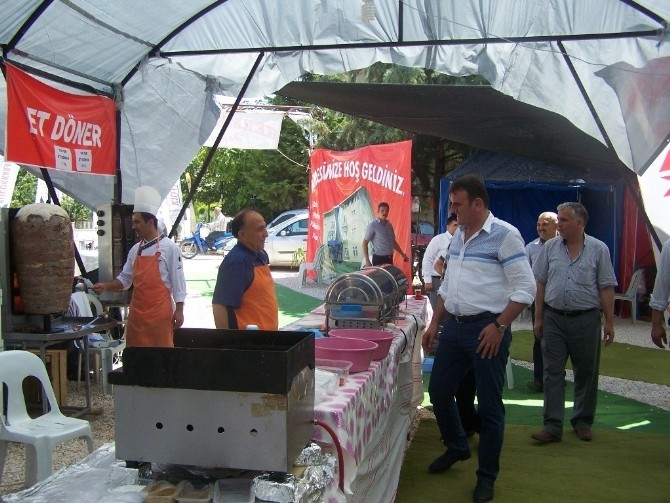 Başkan Gökçe, Yurt inşaatı yararına düzenlenen kermesi gezdi