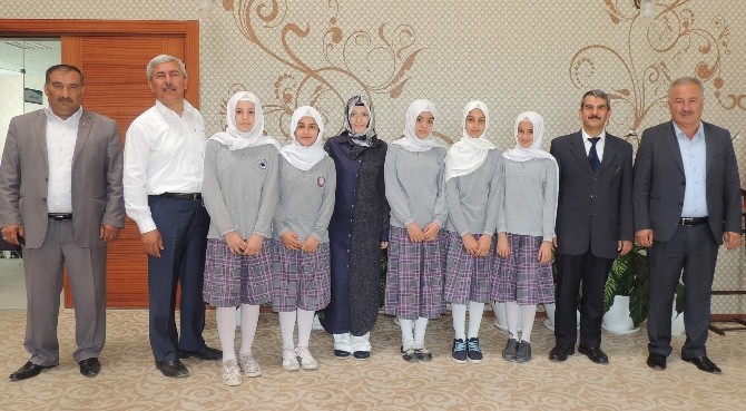 Başkan Şahin, başarılı öğrencileri kutladı