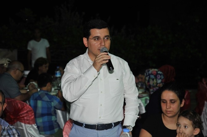 Başkan Tütüncü komşuları ile iftarda bir araya geldi