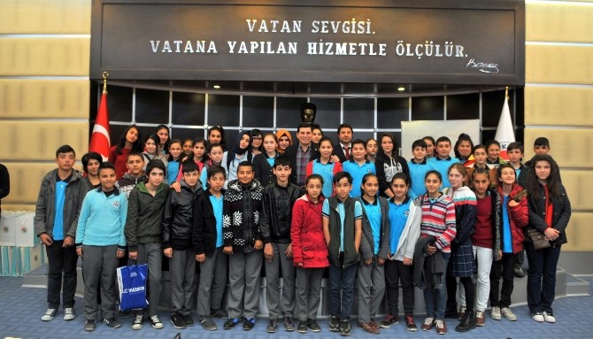 Başkan Tütüncü öğrencilerle bir araya gelmeye devam ediyor