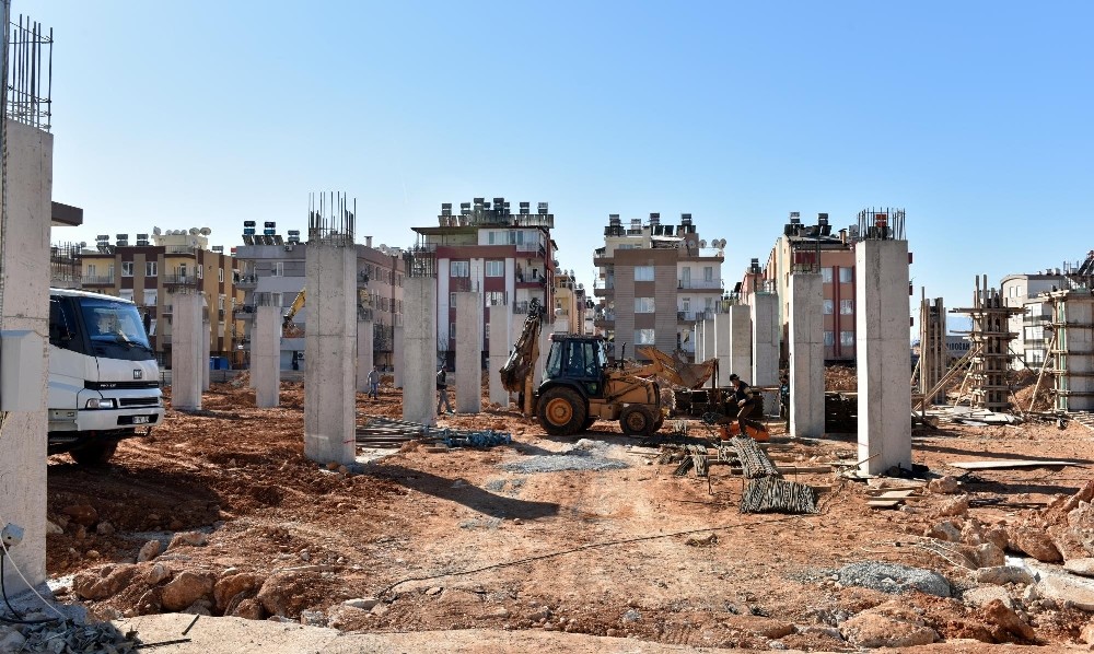 Başkan Tütüncü, Şafak Kapalı Pazarı inşaatını inceledi