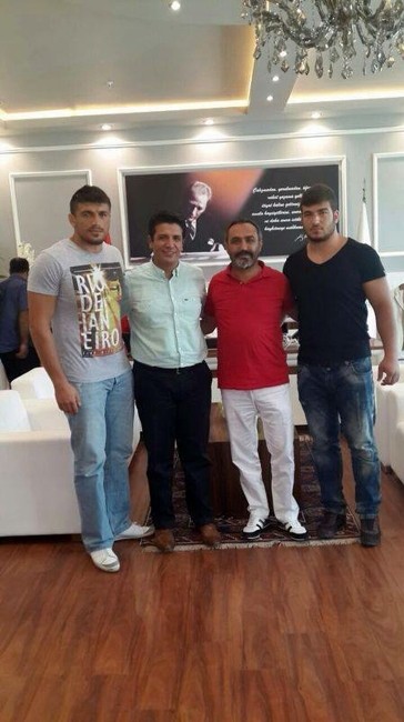 Başpehlivanlar Cengiz ve Okan Döşemealtı'nda