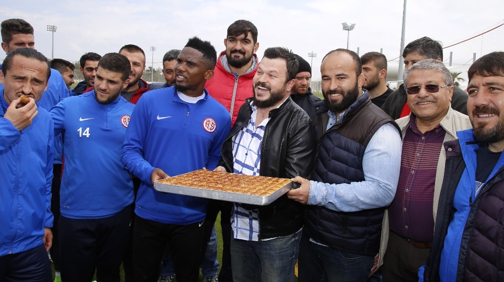 Başpehlivanlardan Antalyaspor’a baklava dopingi
