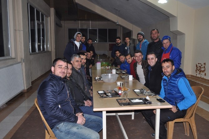 Belediyespor Yönetiminden sporculara yemek