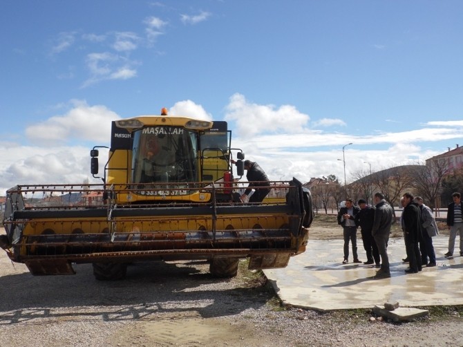 Biçerdöver Operatörleri, Biçerdöver Başında Uygulama Yaptı