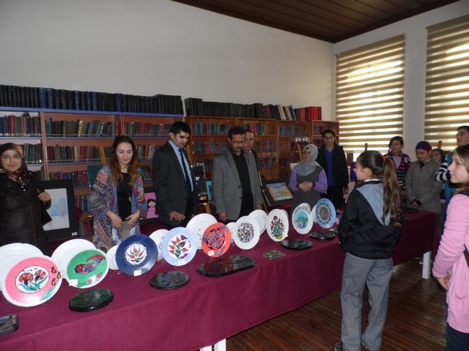 Bir yıllık çalışmalarını sergilediler