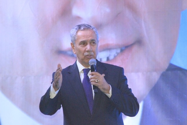 BÜLENT ARINÇ MUHALEFETE YÜKLENDİ