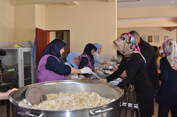 Büyükşehir Belediyesinden Engelliler Haftası yemeği