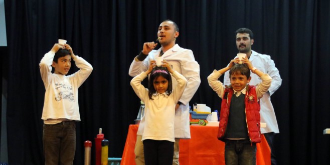 Büyükşehir eğlenceli deneylerle öğrencilere bilimi sevdiriyor