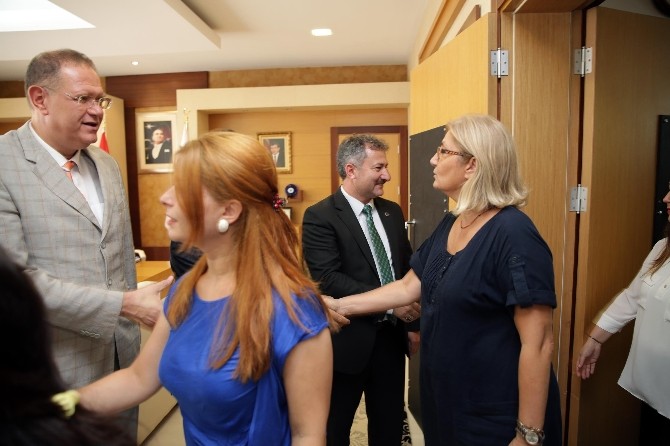 Büyükşehir personeli bayramlaştı