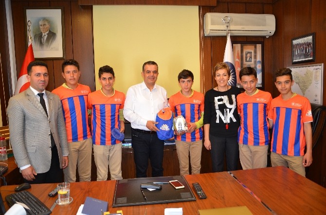 Büyükşehir’den Alanya’daki okullara spor malzemesi