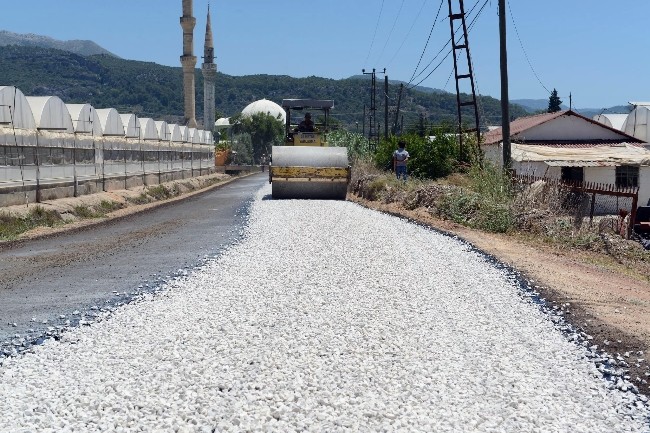 Büyükşehir'den Kumluca ve Kaş'a asfalt