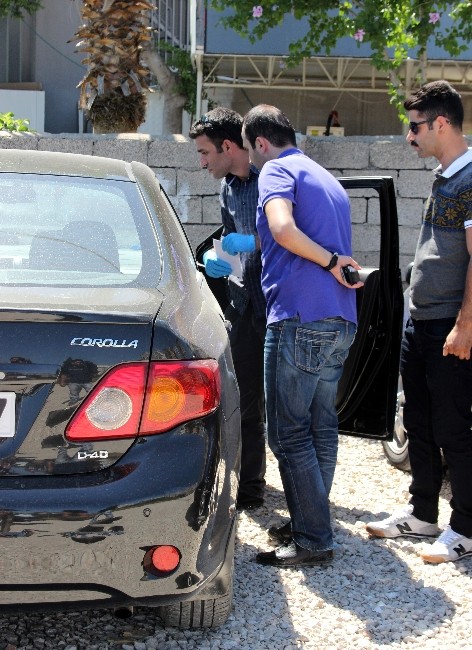 Camı Kırıp Torpido gözünden 40 bin doları çaldılar