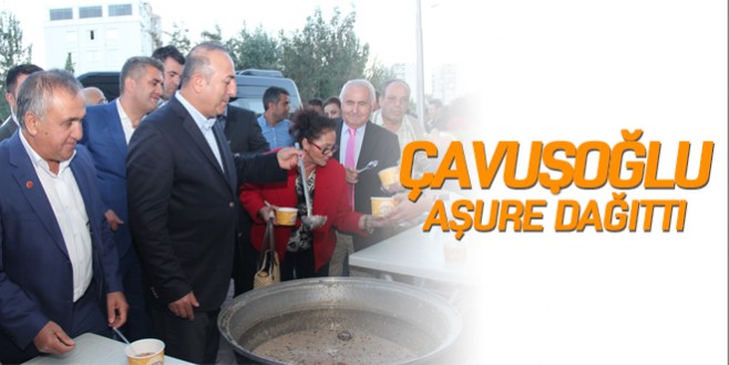 Çavuşoğlu, KONDER’de aşure dağıttı