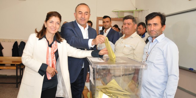Çavuşoğlu’nun sandığından AK Parti çıktı