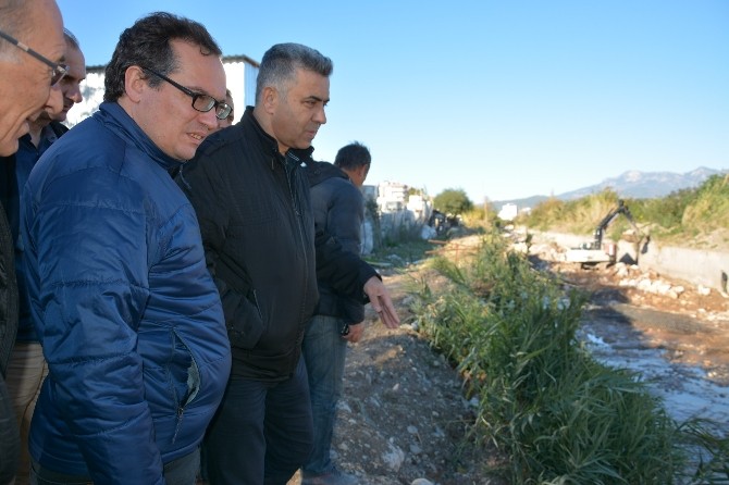 Coşkun, Kumluca Gavur Deresindeki çalışmaları inceledi