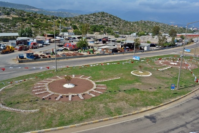 Demre Çiçeklerle Süsleniyor