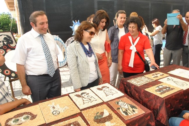 Demre Halk Eğitim Merkezi yıl sonu sergisi açıldı