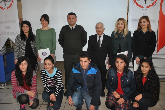 Demre’de başarılı öğrencilere ödül