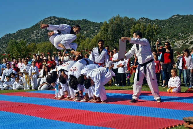 Demre’de Cumhuriyet Bayramı Coşkuyla Kutlandı