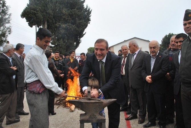 Demre’de Nevruz kutlamaları renkli görüntülere sahne oldu