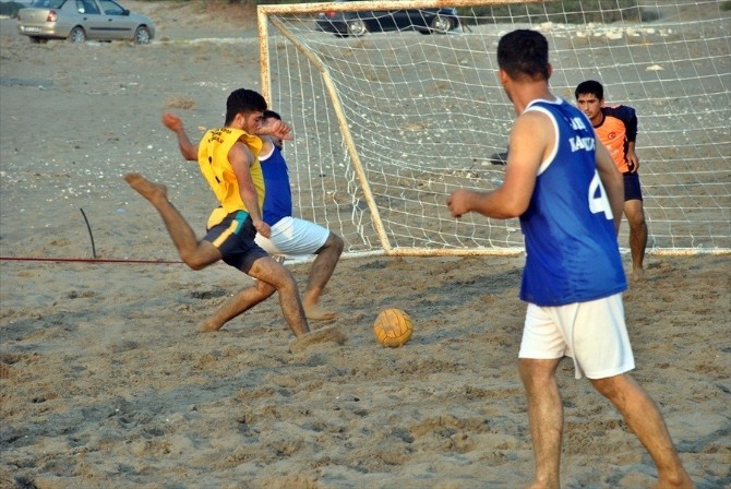 Demre'de plaj futbol turnuvası başladı