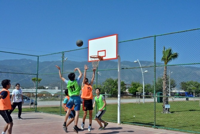 Demre’de Plaj Voleybolu Ve Streetball Turnuvası düzenlendi